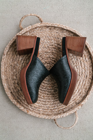 Ivaria Platform Clog