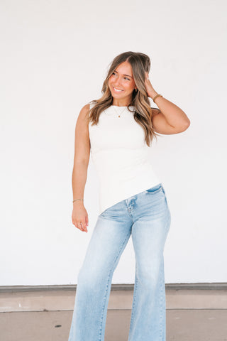 Refined Edge Sleeveless Knit Top