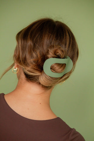 Circle Cutout Flat Claw Clip: Olive