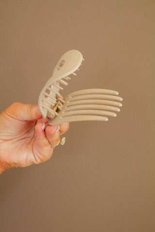 Circle Cutout Flat Claw Clip: Brown
