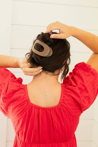 Circle Cutout Flat Claw Clip: Brown