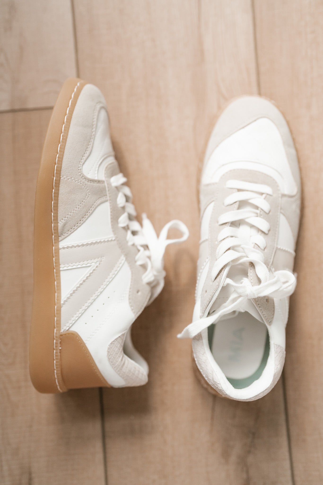 Vesta Sneakers