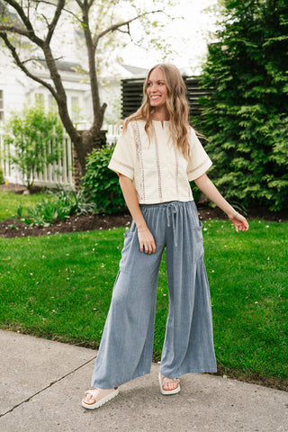 Daisy Field Button Up Top