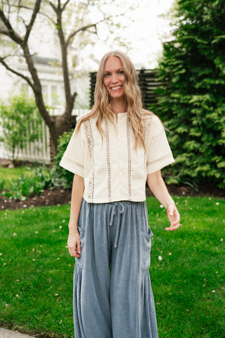 Daisy Field Button Up Top