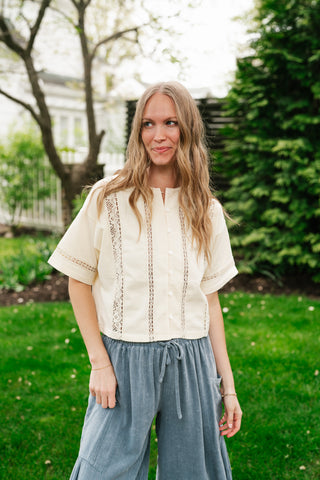 Daisy Field Button Up Top
