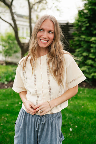 Daisy Field Button Up Top