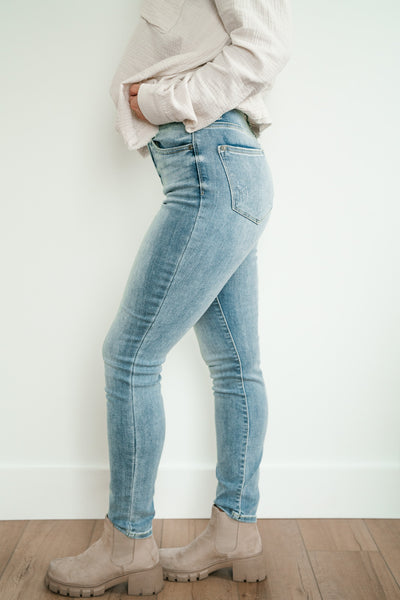 Judy Blue Mae Relaxed High Rise - Curvy