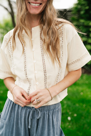 Daisy Field Button Up Top