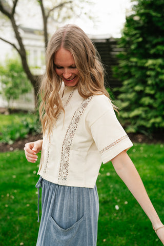 Daisy Field Button Up Top