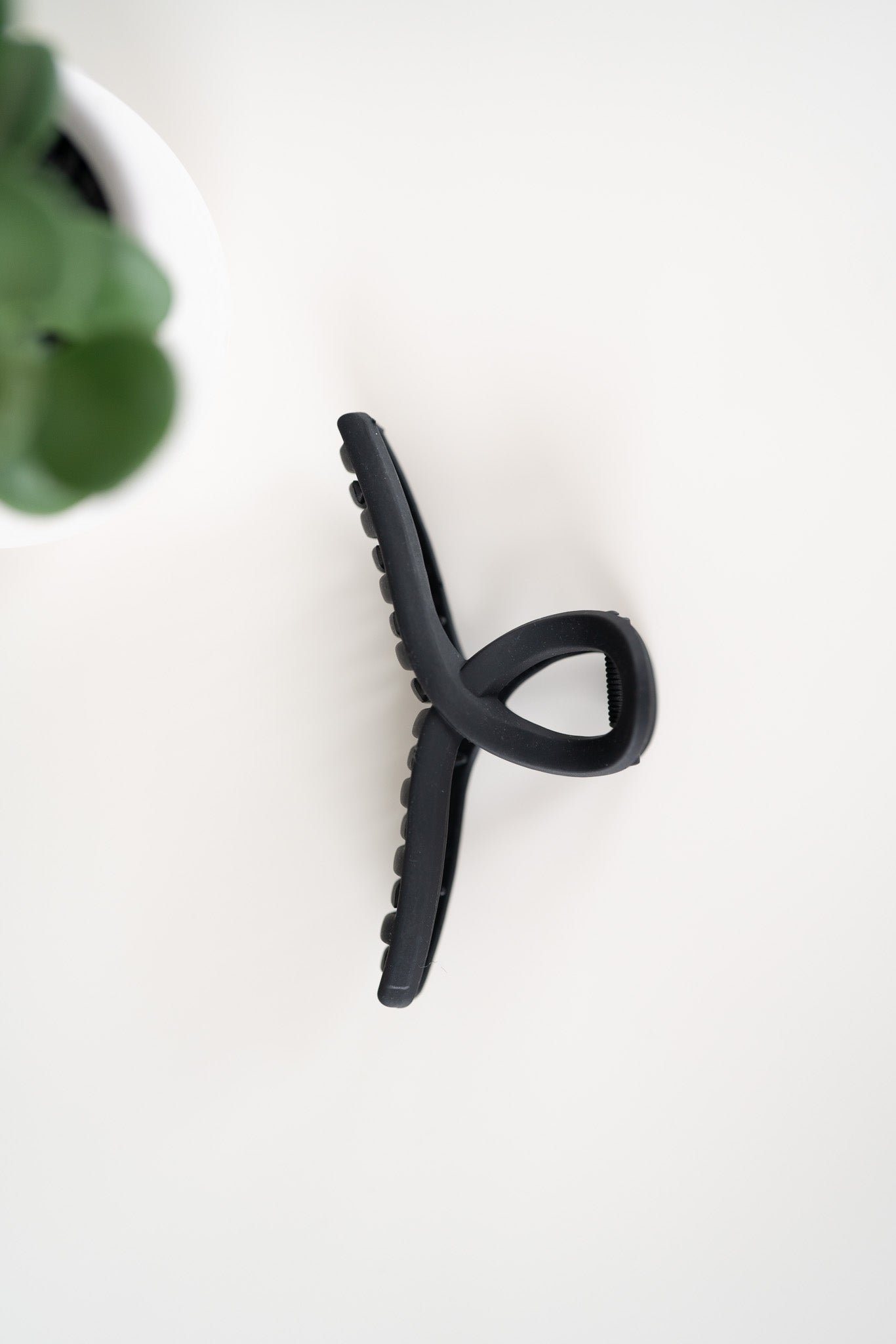 Malia Claw Clip-Black