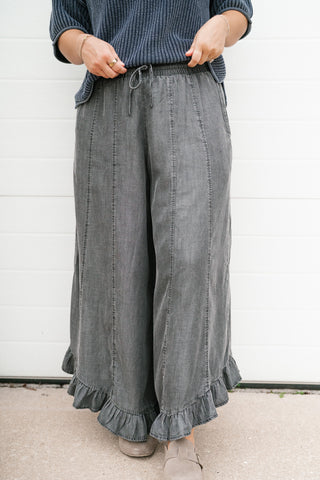 On The Move Ruffle Pant - Black