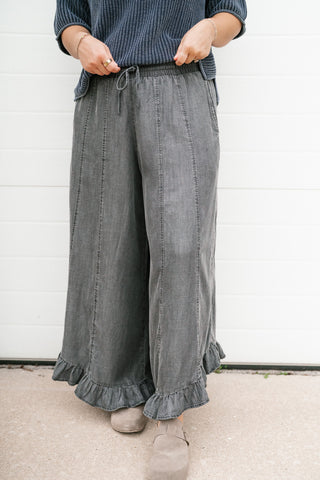 On The Move Ruffle Pant - Black