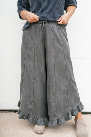 On The Move Ruffle Pant - Black