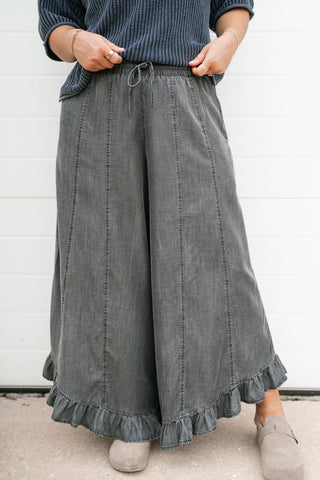 On The Move Ruffle Pant - Black
