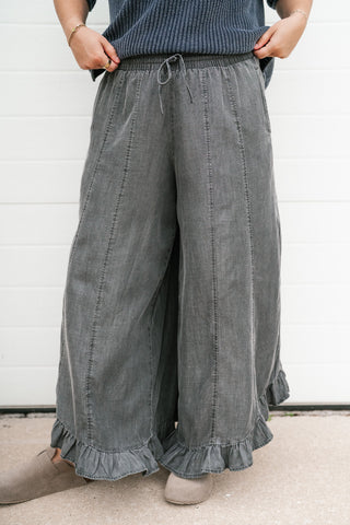 On The Move Ruffle Pant - Black