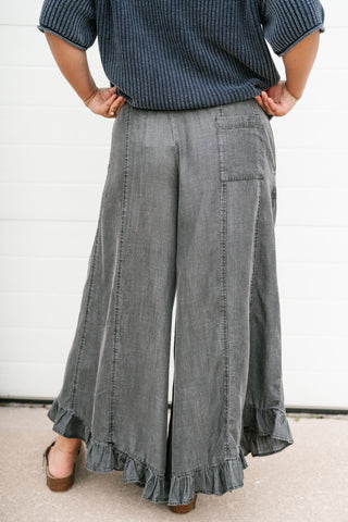 On The Move Ruffle Pant - Black