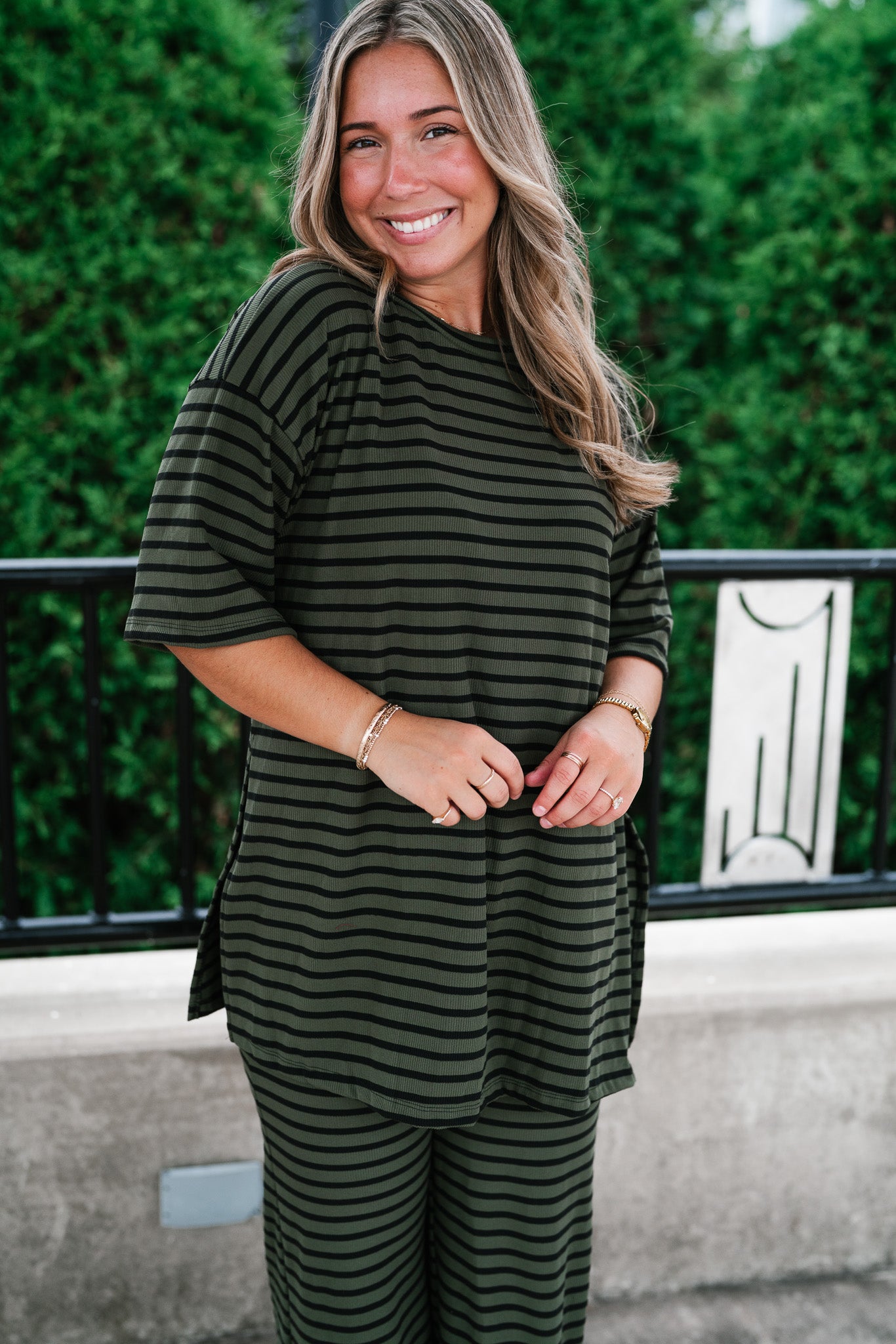 Good Feels Relaxed Striped Set Top - Olive