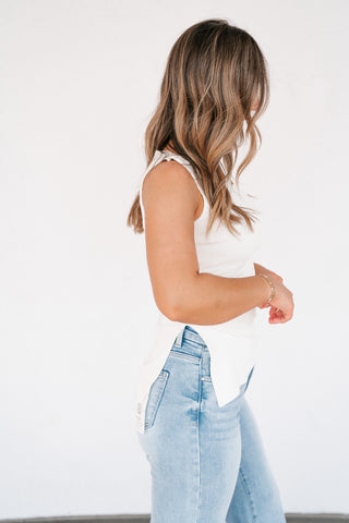 Refined Edge Sleeveless Knit Top