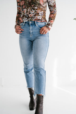 Vervet Avalon Light Wash Straight Leg Jeans