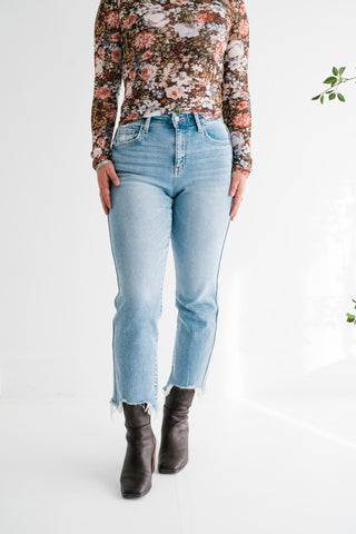 Vervet Avalon Light Wash Straight Leg Jeans