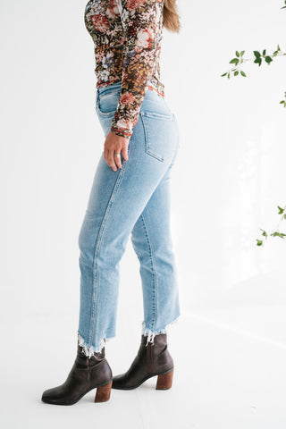 Vervet Avalon Light Wash Straight Leg Jeans