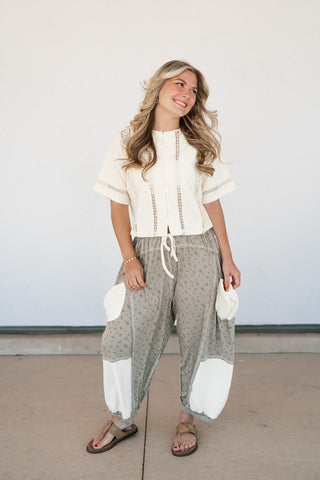 Daisy Field Button Up Top