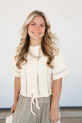 Daisy Field Button Up Top