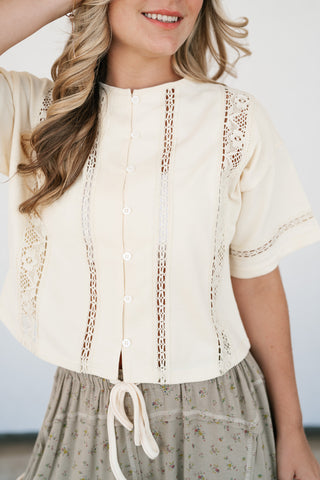 Daisy Field Button Up Top