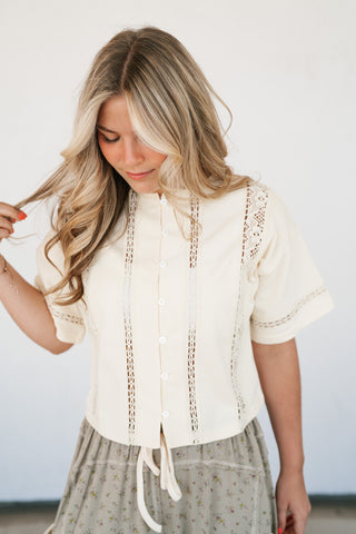 Daisy Field Button Up Top