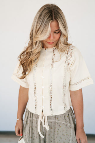 Daisy Field Button Up Top