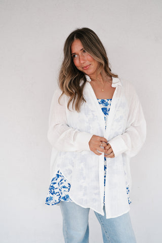 Lela Button down- White