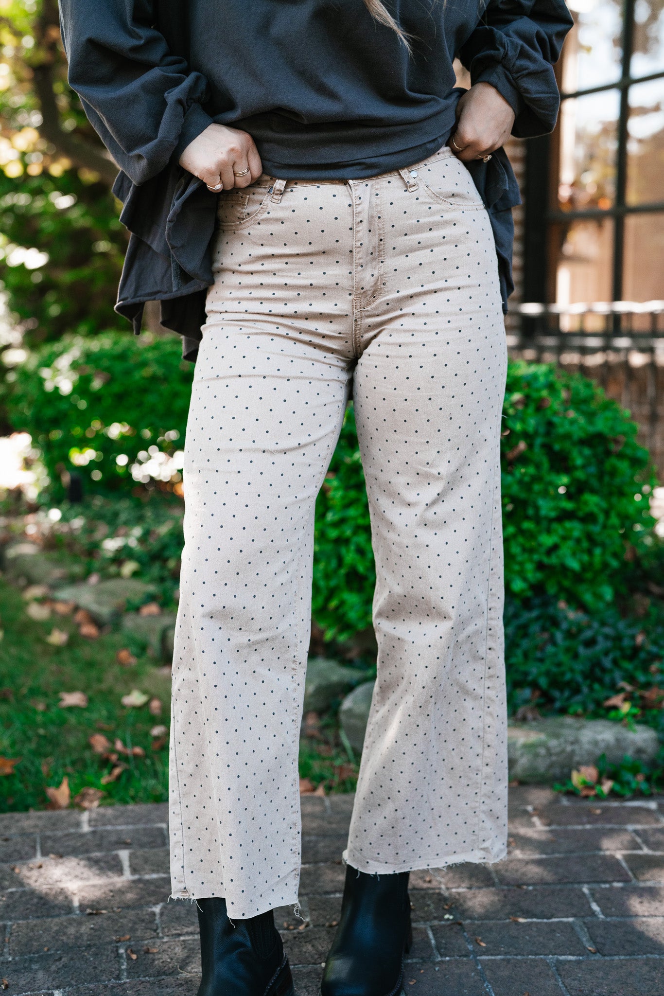 Minimal Point Wide Leg Bottom