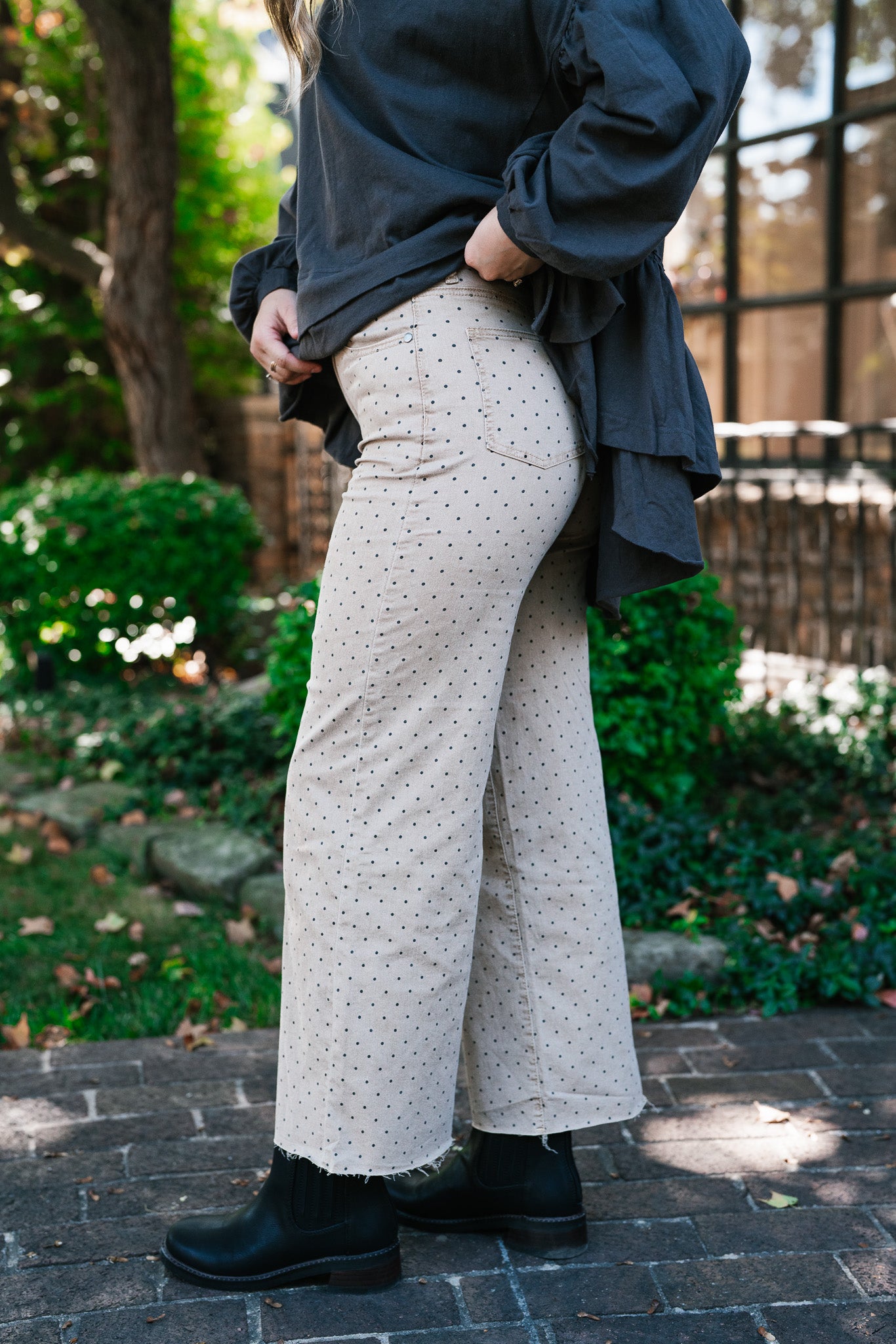 Minimal Point Wide Leg Bottom
