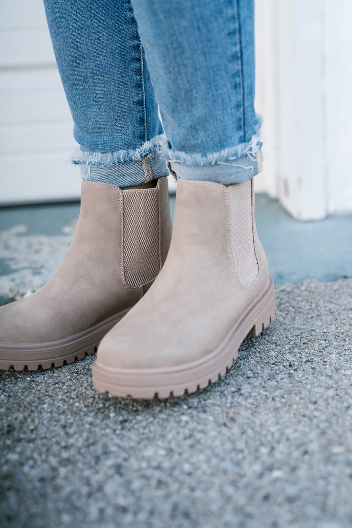 Chelsea beige boots online