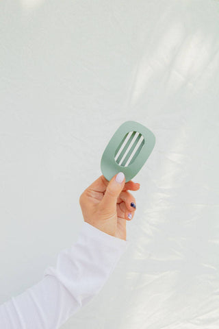 Circle Cutout Flat Claw Clip: Olive