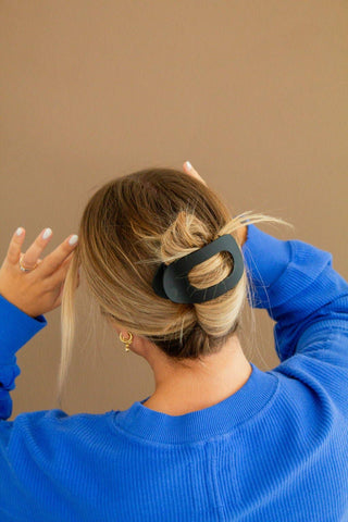 Circle Cutout Flat Claw Clip: Olive