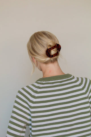 Circle Cutout Flat Claw Clip: Olive