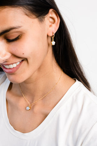 Able Flower Pendant Necklace