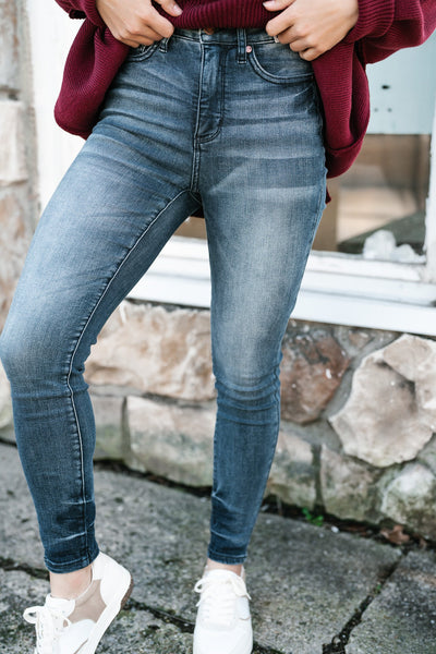 Judy Blue Caylee Contrast Wash Skinny Jeans